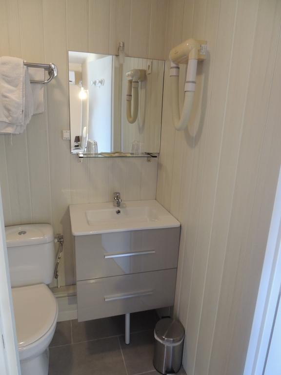 Hotel Auberge Des Charmilles Sainte-Soulle Habitación foto